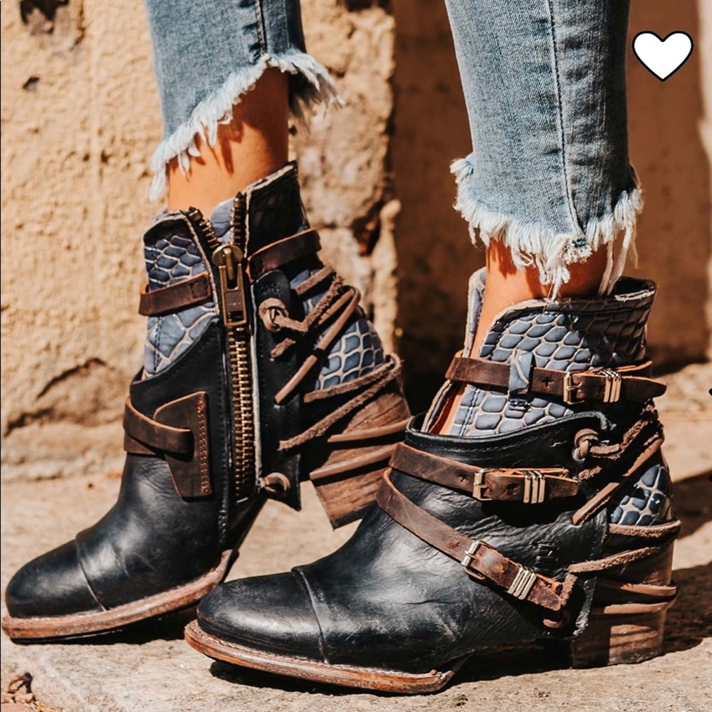 Freebirds Crue Blue Multi, size 8.